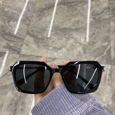 Naiste kaasaegsed prillid laia plastikraamiga