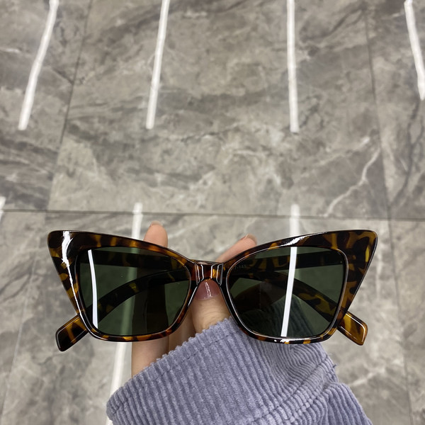 Retro akiniai nuo saulės moterims