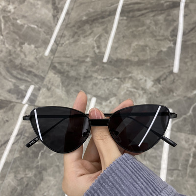 Μοντέρνα γυναικεία γυαλιά με μεταλλικό σκελετό - ρετρό στυλ