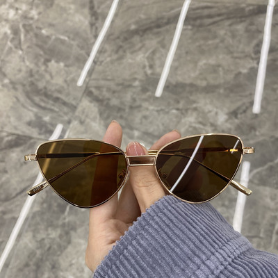 Μοντέρνα γυναικεία γυαλιά με μεταλλικό σκελετό - ρετρό στυλ