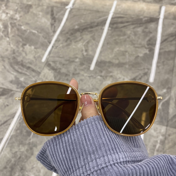 Naiste vabaajaprillid ümara kujuga