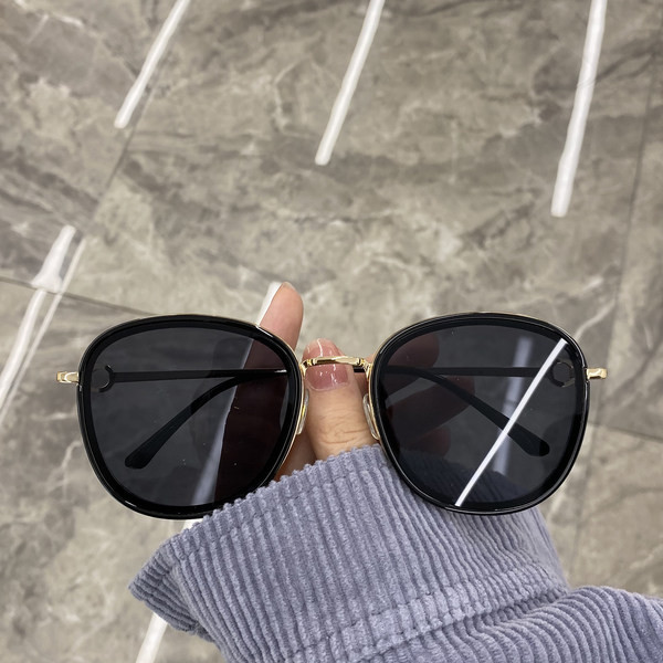 Naiste vabaajaprillid ümara kujuga