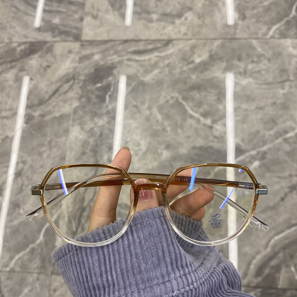 Õhukese raamiga igapäevased päikeseprillid naistele