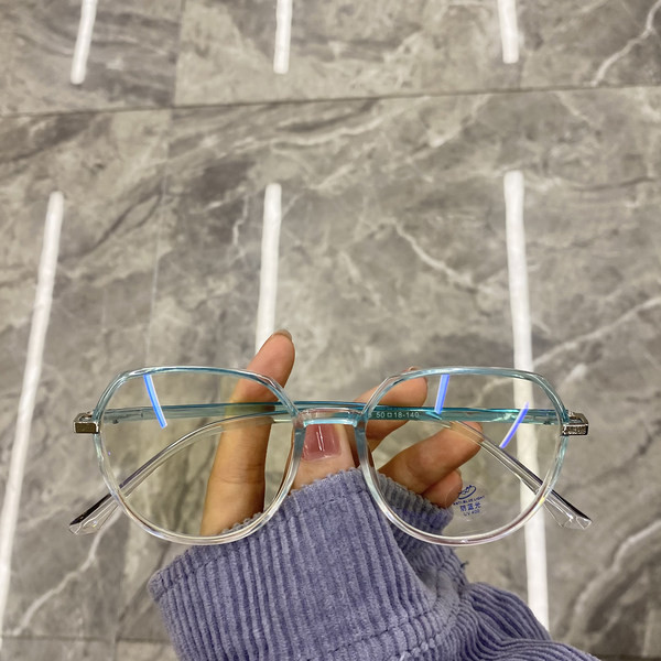 Õhukese raamiga igapäevased päikeseprillid naistele