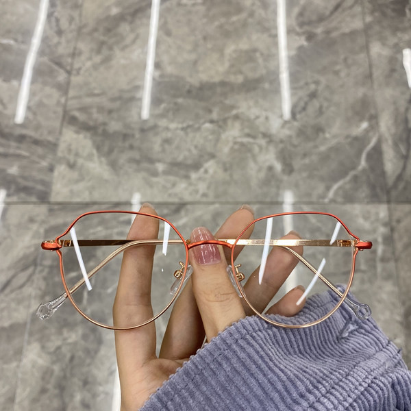 Moodsad metallist õhukese raamiga naiste päikeseprillid