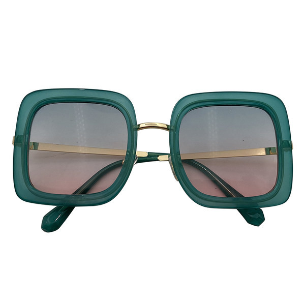 Naujas kvadratinių akinių modelis plonais rėmeliais