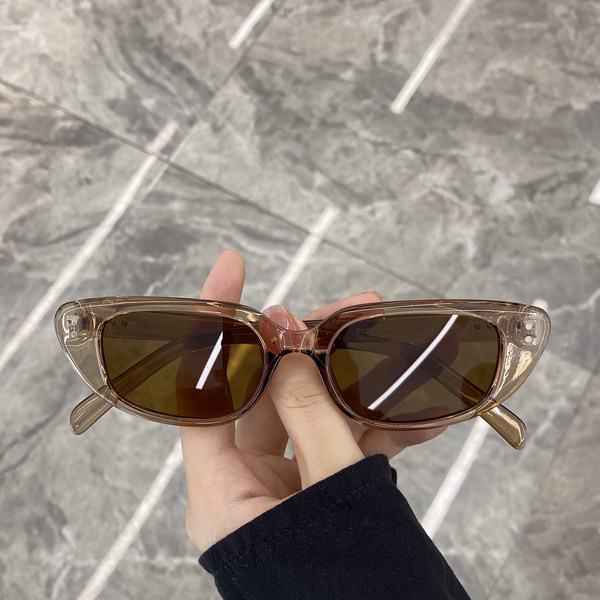 Naujo modelio moteriški akiniai katėms