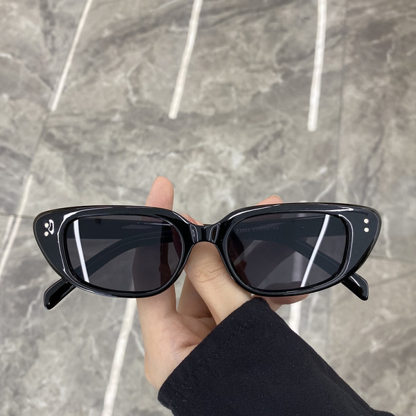 Naujo modelio moteriški akiniai katėms