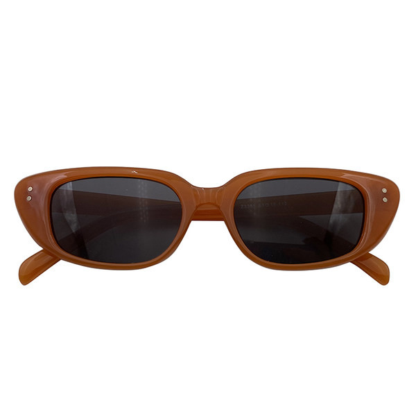 Naujo modelio moteriški akiniai katėms