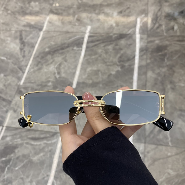 Naiste retro päikeseprillid mitmes värvitoonis