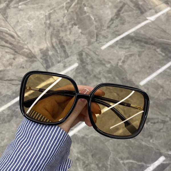 Naiste ümarad päikeseprillid mitmes värvitoonis