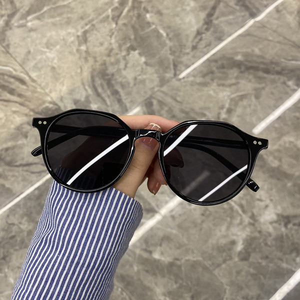 Moodsad naiste ümarad päikeseprillid