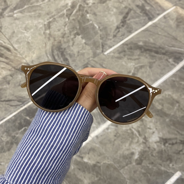 Moodsad naiste ümarad päikeseprillid