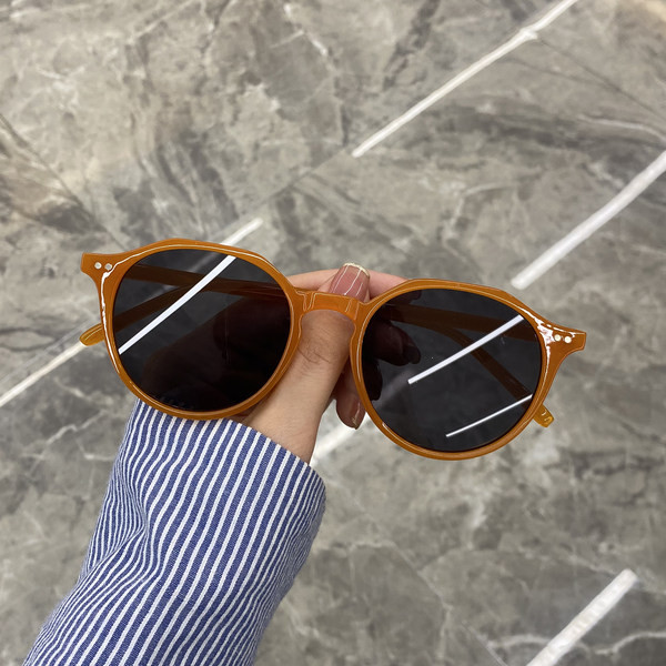 Moodsad naiste ümarad päikeseprillid