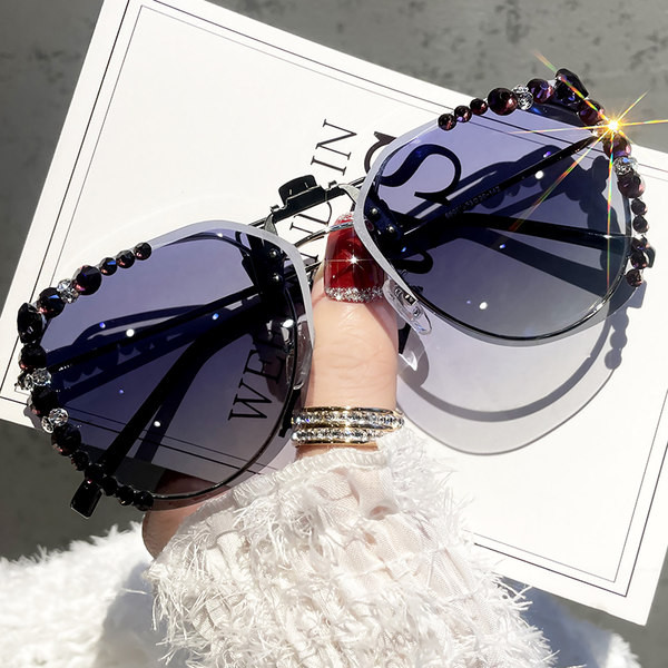 Naiste kaasaegsed polariseeritud dekoratiivkividega prillid