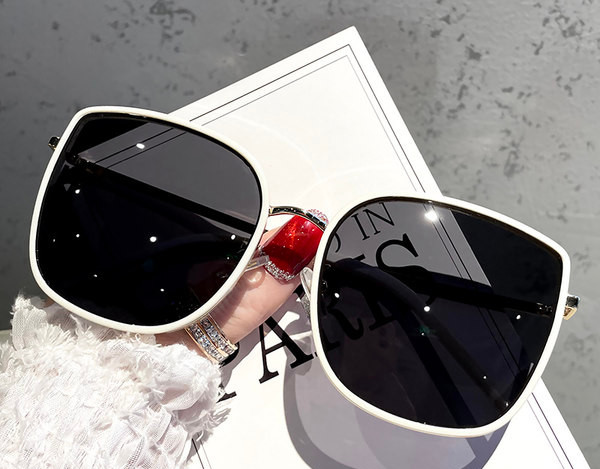 Moteriški akiniai nuo saulės su UV apsauga