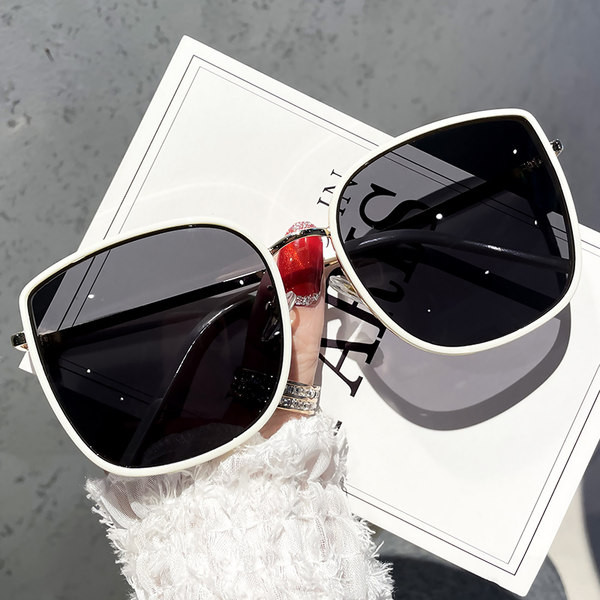 Moteriški akiniai nuo saulės su UV apsauga