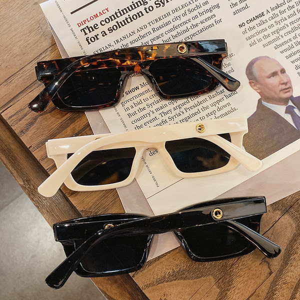 Naiste ristkülikukujulised retroprillid