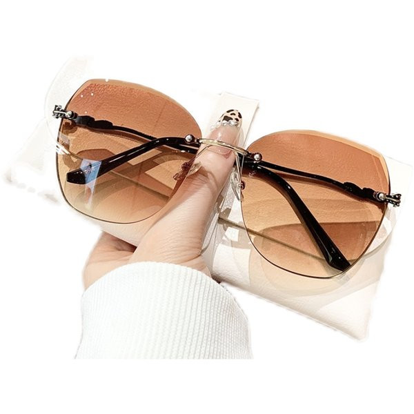 Modernūs moteriški akiniai su spalvotais lęšiais ir plonu metaliniu rėmeliu