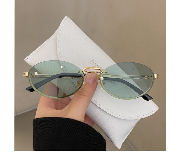 Γυναικεία μοντέρνα οβάλ γυαλιά με λεπτό μεταλλικό σκελετό