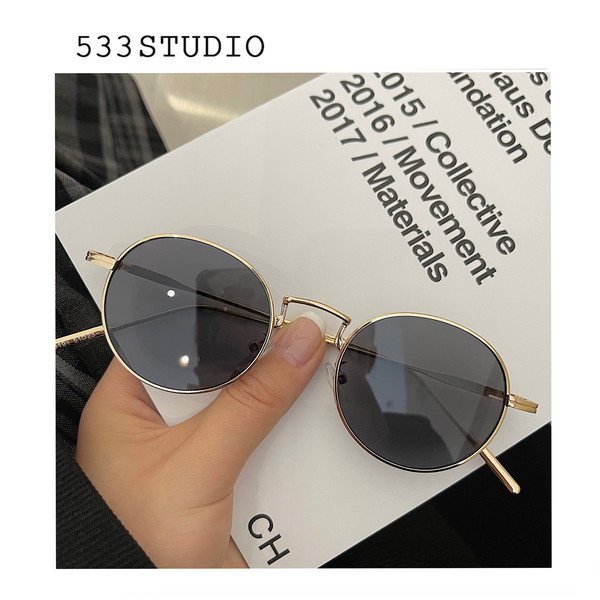 Mitmes värvitoonis õhukese raamiga ümarad naiste prillid