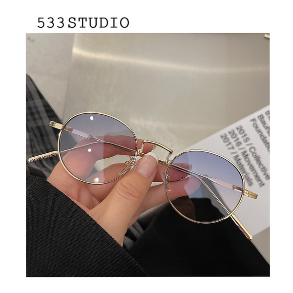 Mitmes värvitoonis õhukese raamiga ümarad naiste prillid