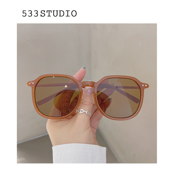 Moteriški akiniai su apvaliais lęšiais ir apsauga nuo UV spindulių