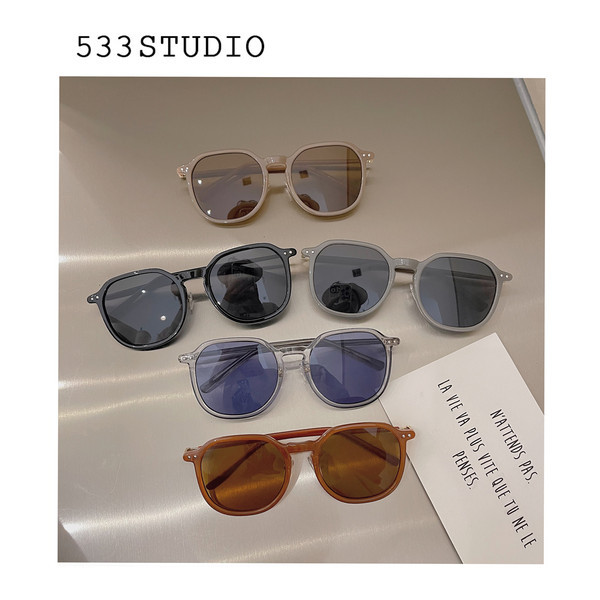 Moteriški akiniai su apvaliais lęšiais ir apsauga nuo UV spindulių