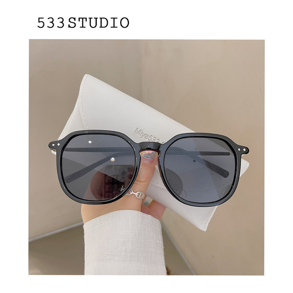 Moteriški akiniai su apvaliais lęšiais ir apsauga nuo UV spindulių