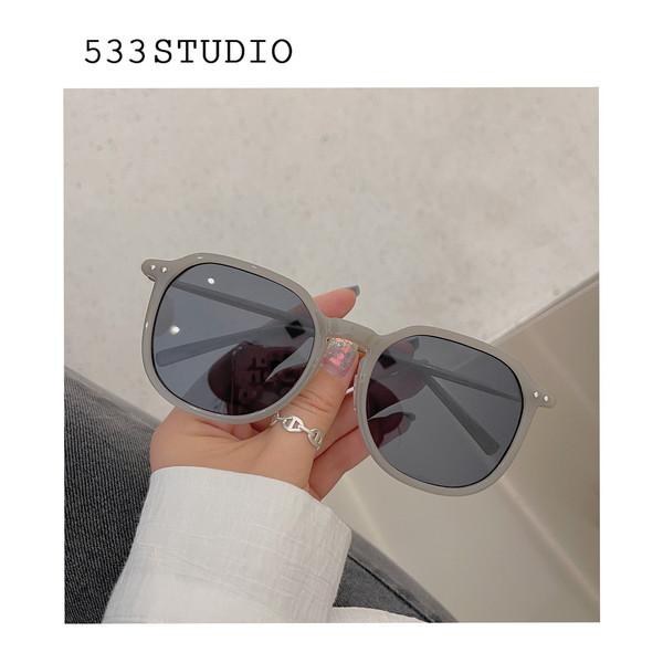 Moteriški akiniai su apvaliais lęšiais ir apsauga nuo UV spindulių