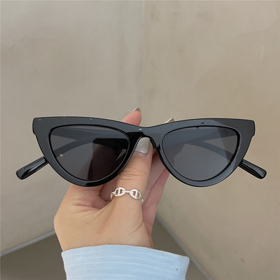 Γυναικεία ρετρό γυαλιά με πλαστικό σκελετό