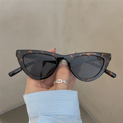 Γυναικεία ρετρό γυαλιά με πλαστικό σκελετό