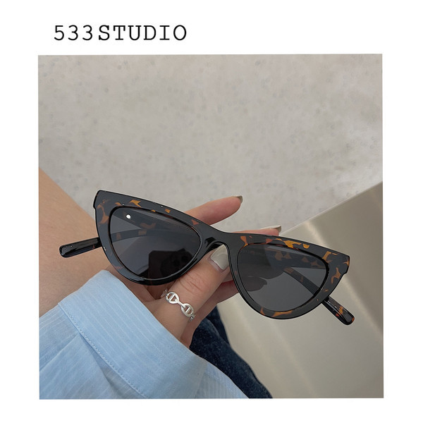 Γυναικεία ρετρό γυαλιά με πλαστικό σκελετό