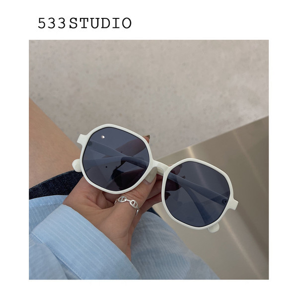 Uus UV-kaitsega naiste päikeseprillide mudel