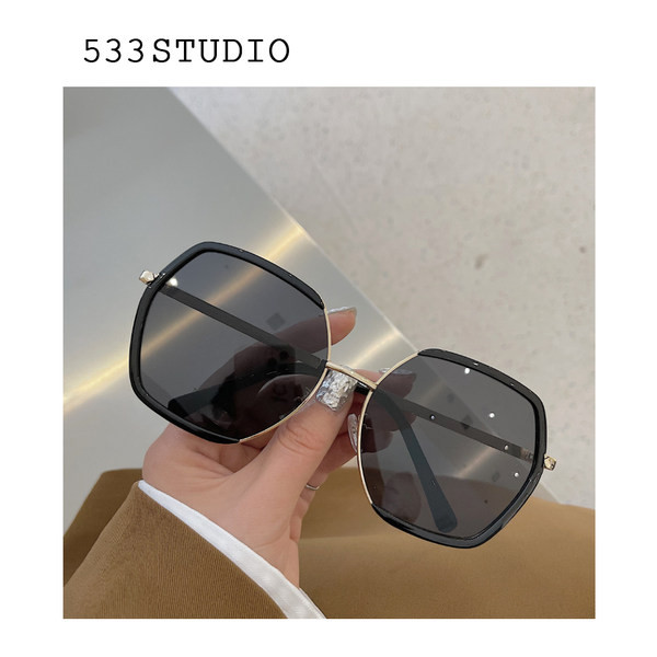 Μοντέρνα γυαλιά  για γυναίκες