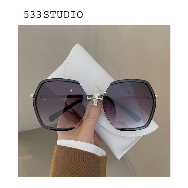 Μοντέρνα γυαλιά  για γυναίκες