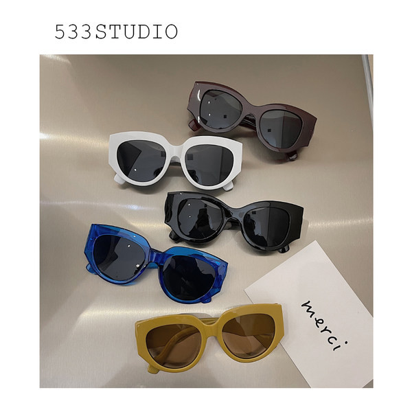 Moodsad naiste prillid laia plastikraamiga