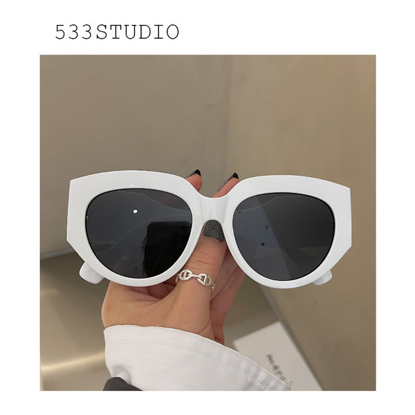 Moodsad naiste prillid laia plastikraamiga