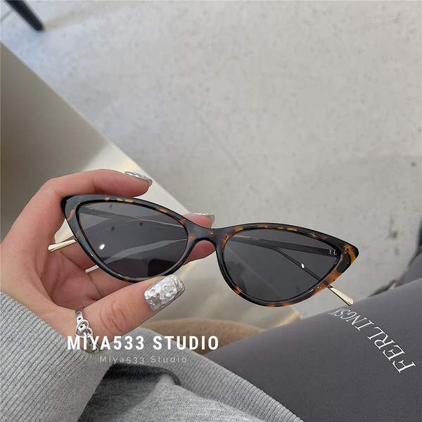 Moodsad naiste kassisilma prillid - palju värve