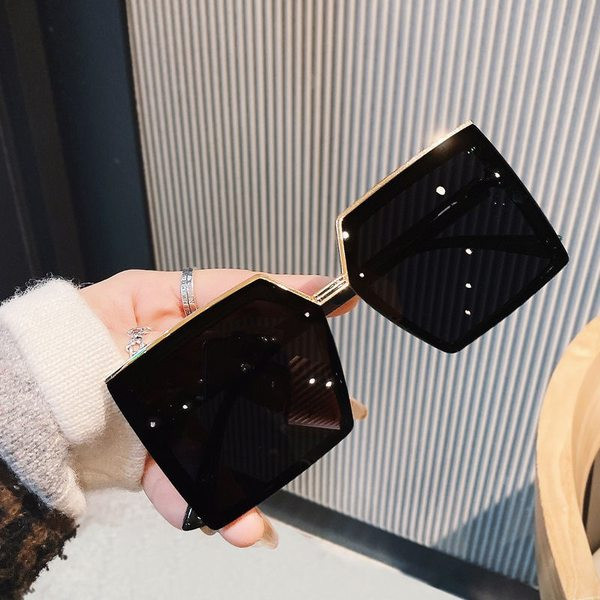 Ženske četvrtaste sunčane naočale s UV zaštitom