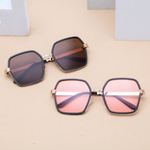 Νέο μοντέλο γυαλιά με προστασία UV και τετράγωνο σχήμα