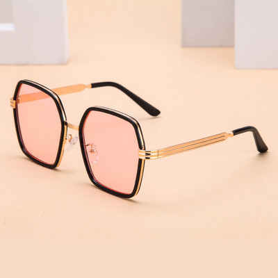 Νέο μοντέλο γυαλιά με προστασία UV και τετράγωνο σχήμα