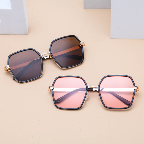 Νέο μοντέλο γυαλιά με προστασία UV και τετράγωνο σχήμα