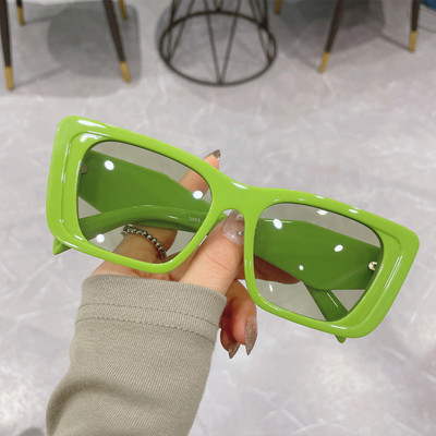 Ženske naočale u retro stilu s pravokutnim okvirom