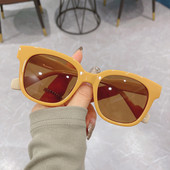 Naiste värvilise raami ja UV-kaitsega prillid