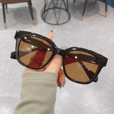 Naiste värvilise raami ja UV-kaitsega prillid