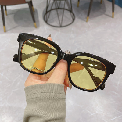 Naiste värvilise raami ja UV-kaitsega prillid