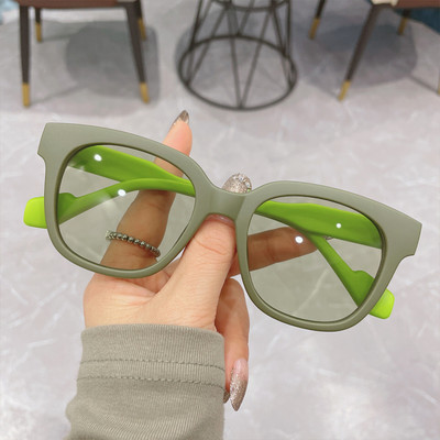 Naiste värvilise raami ja UV-kaitsega prillid