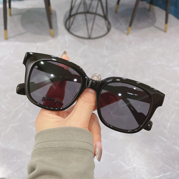 Naiste värvilise raami ja UV-kaitsega prillid