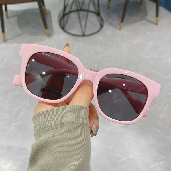 Naiste värvilise raami ja UV-kaitsega prillid